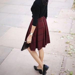 Banana Republic high waist pleated knee leng skirt